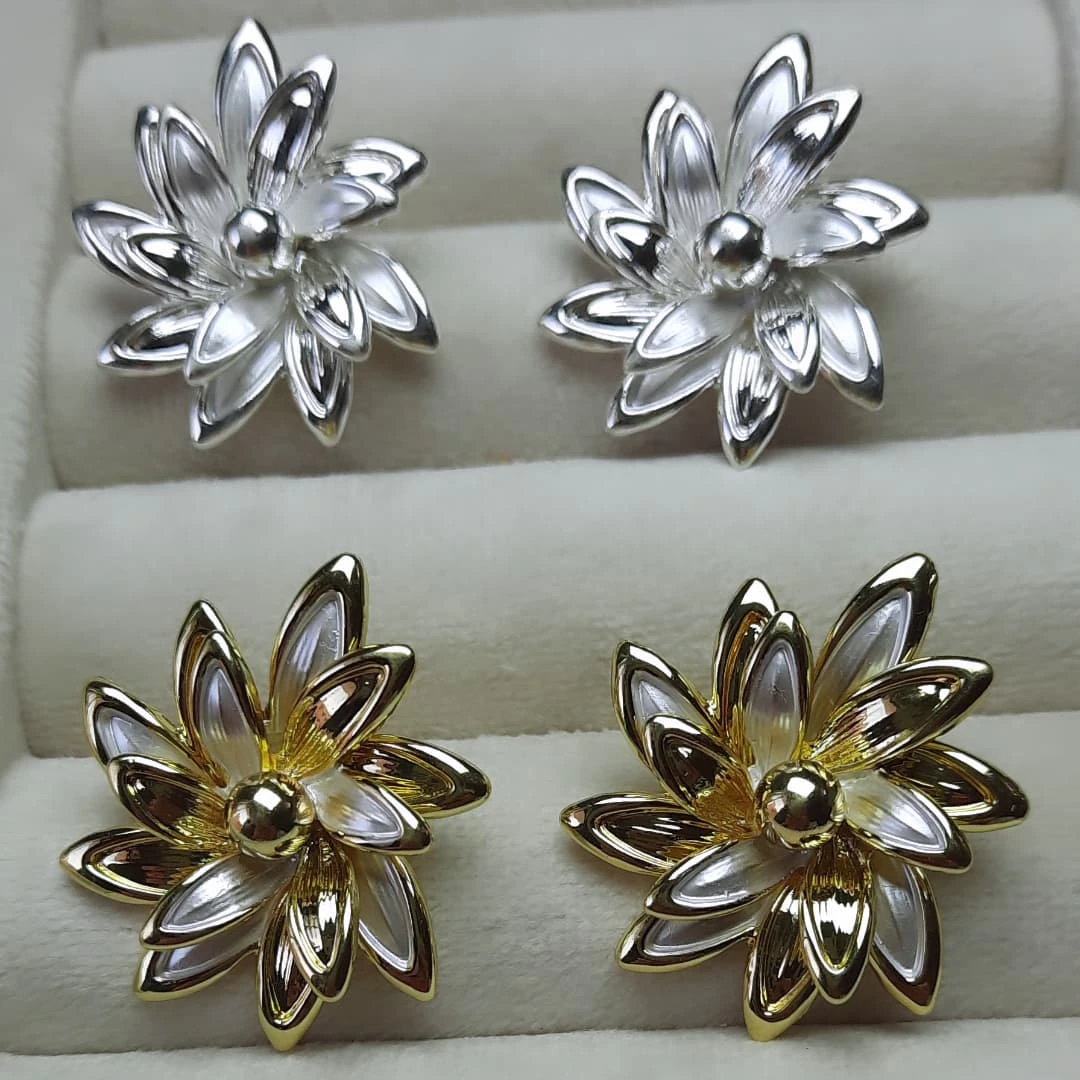 گوشواره طلایی و  سفید زنانه