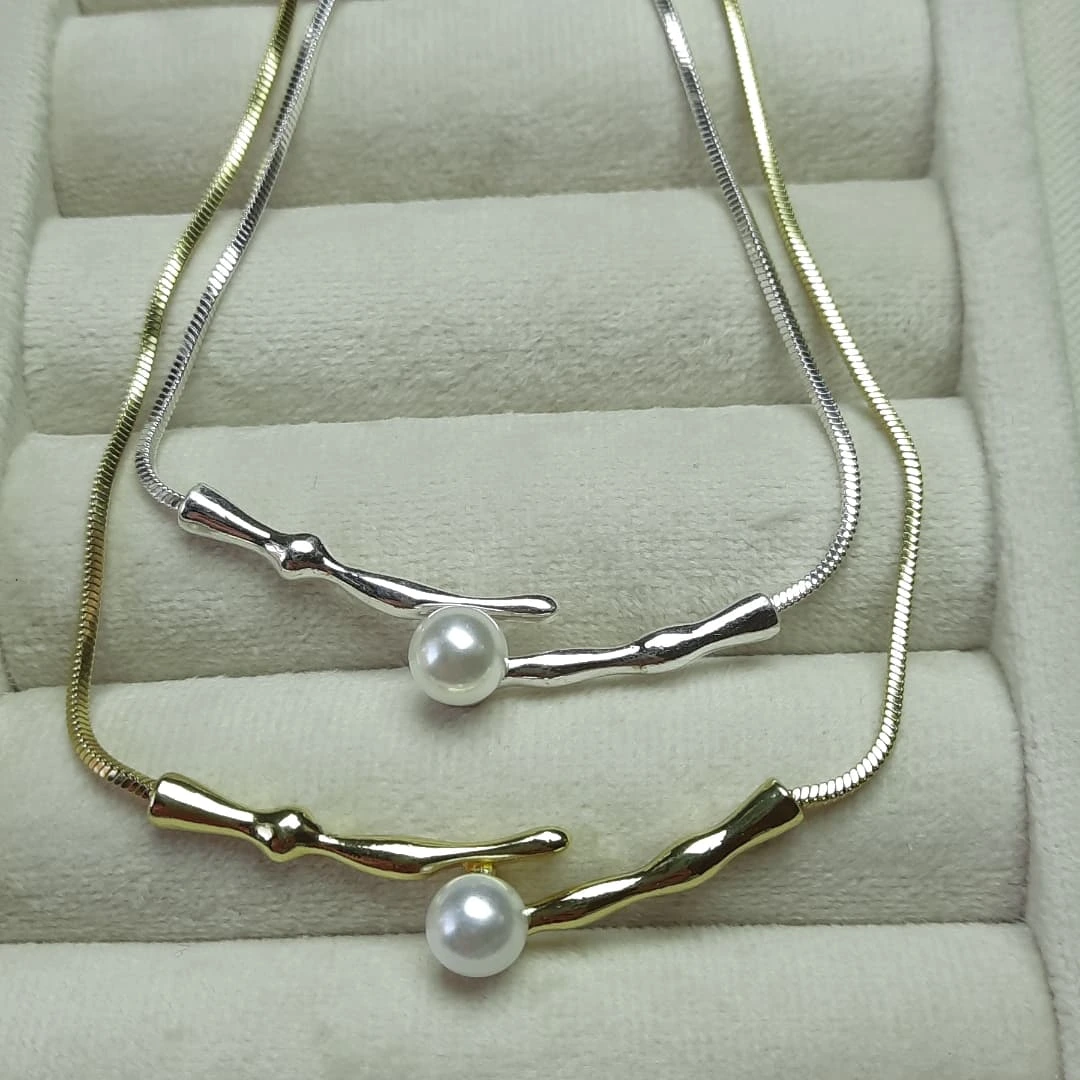 گردنبند مروارید شاخه‌ای طلایی رنگ