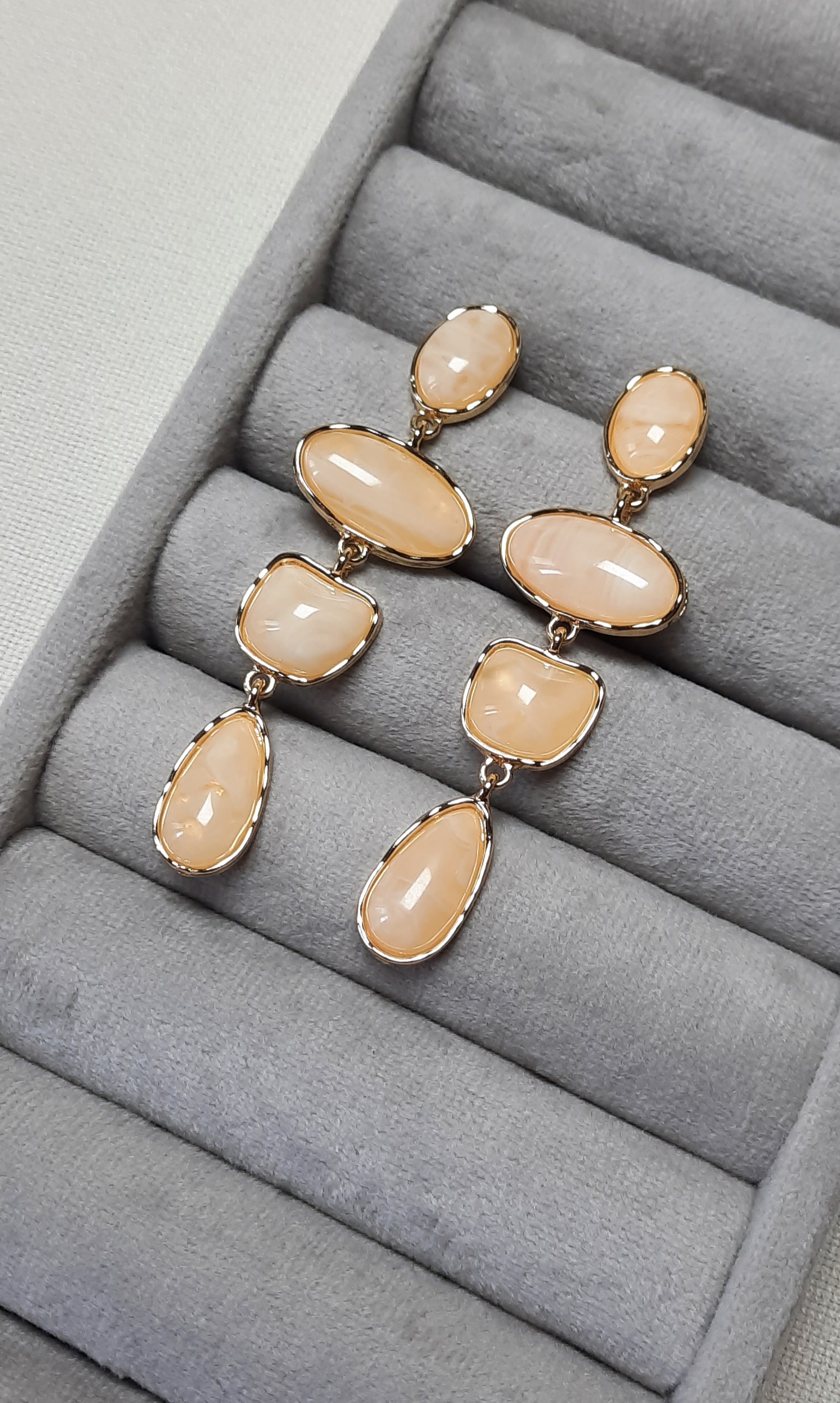 گوشواره طرح سنگ