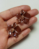 گوشواره گل قهوه ای