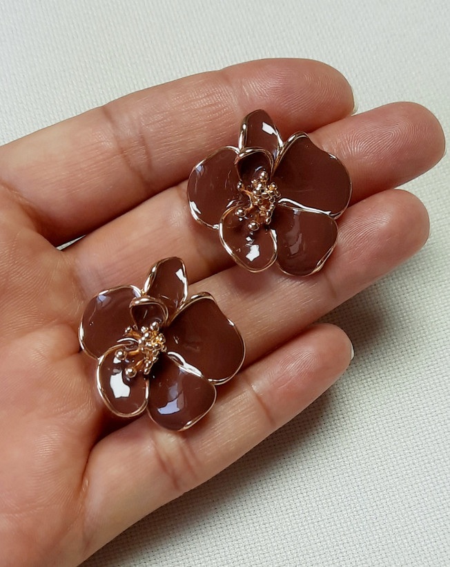 گوشواره گل قهوه ای