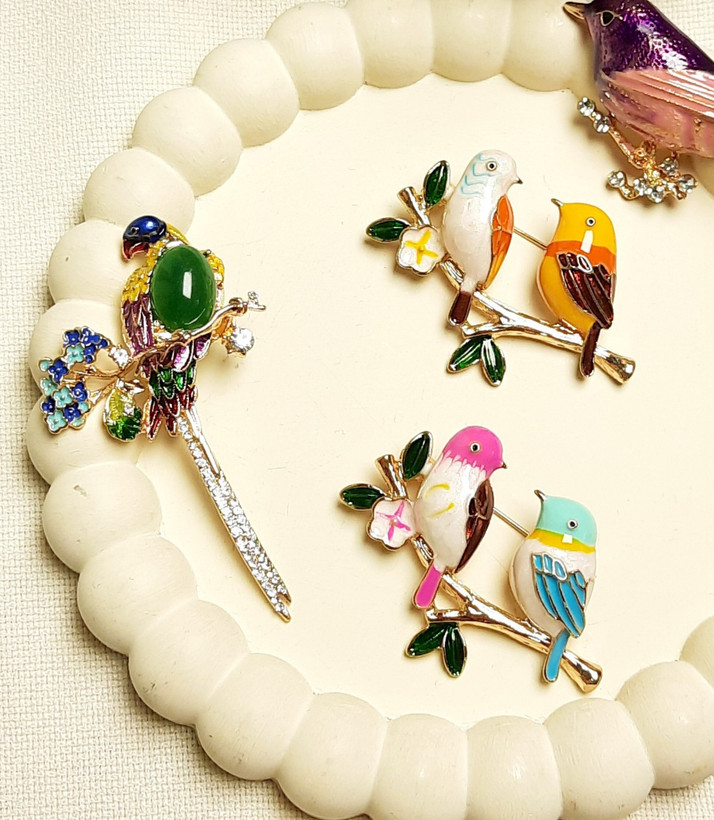 گل سینه طوطی